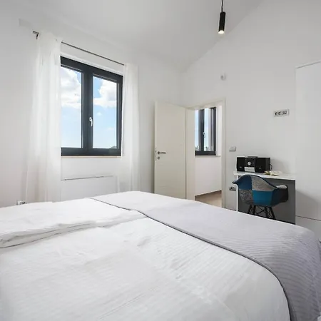 Villa 115 *